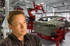 Elon Musk osobně zkouší práci zraněných